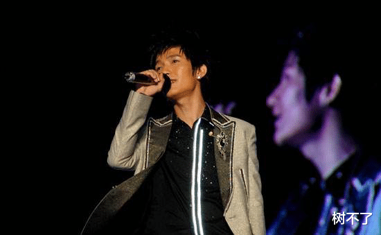 苏醒|恭喜！他们集体宣布复出，娱乐圈谁都拦不住