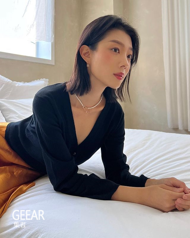 发型 底妆开始经常浮粉？在粉底液加入透明质酸，让妆容贴服又牢固！