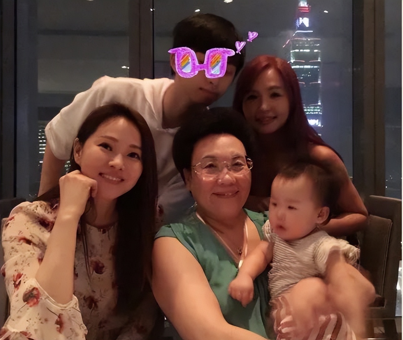 伊能静|哈利担心穿女装会影响妈妈!伊能静告诉他:做自己,我可以退圈