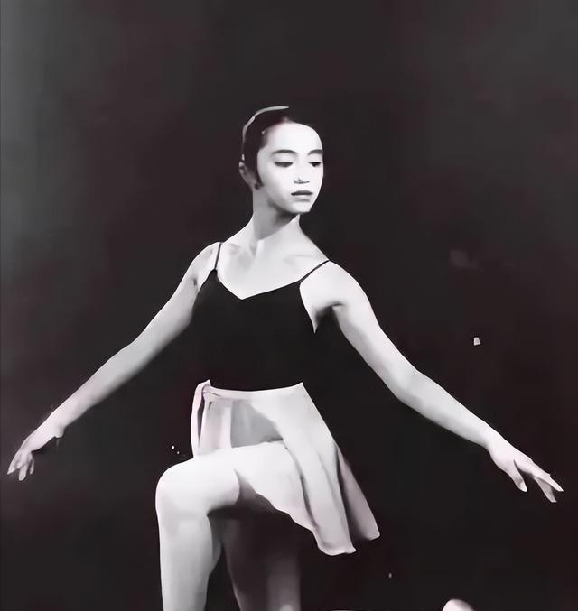 姚晨|姚晨的上位史：因凌潇肃成名，转头却嫁给曹禺，她绝没有那么简单