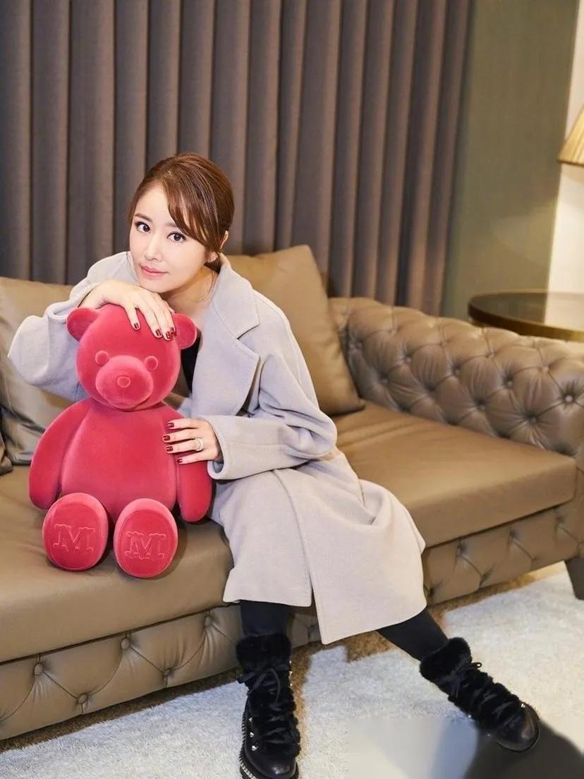 林心如|和前任同居8年遭抛弃,40岁嫁给10年挚友,今又美出圈了气质惊艳