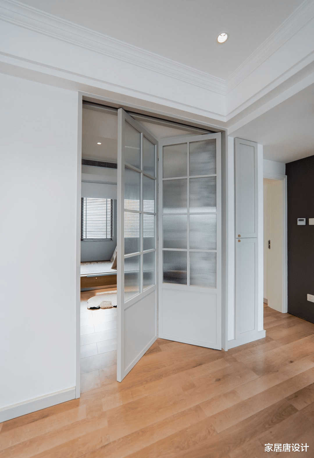 喜欢旅行的业主，特意选择超大落地窗，在家就能享受绝美的风景