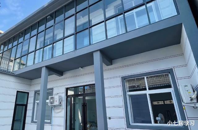 河南一丈夫顶高温拖扫院子,10多遍一尘不染,家里干净得如装镜子