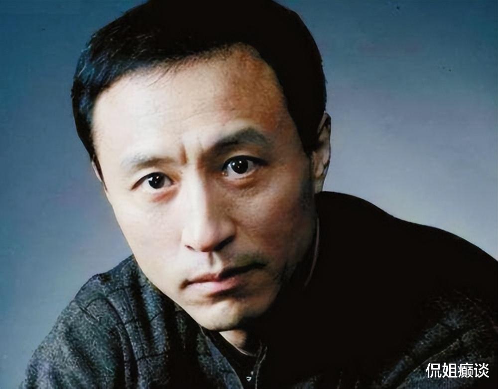 王洛勇|王洛勇：曾是胡歌的恩师，独闯美国16年，感激19岁嫁给自己的丁宁