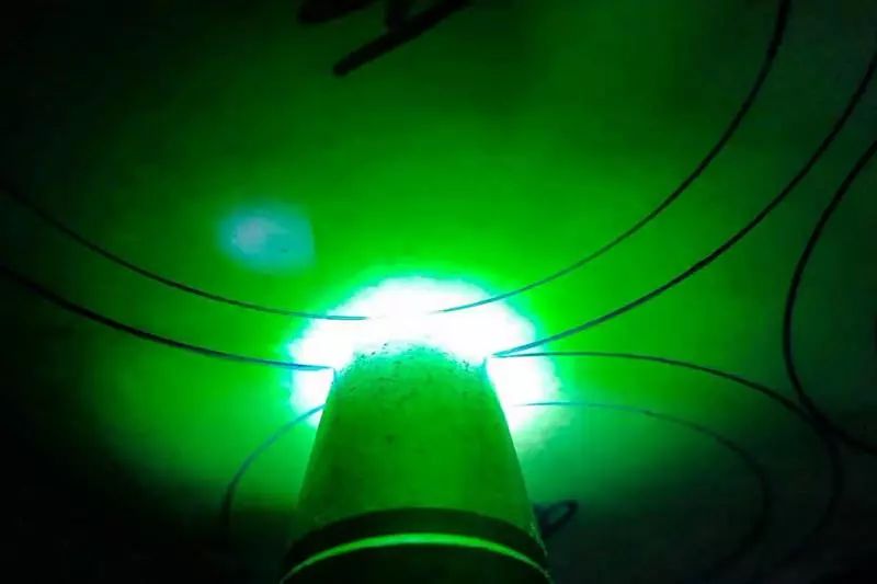 翡翠手镯|3万买下20公斤的全赌料，结果切出45条冰绿花翡翠手镯！大涨！! ！