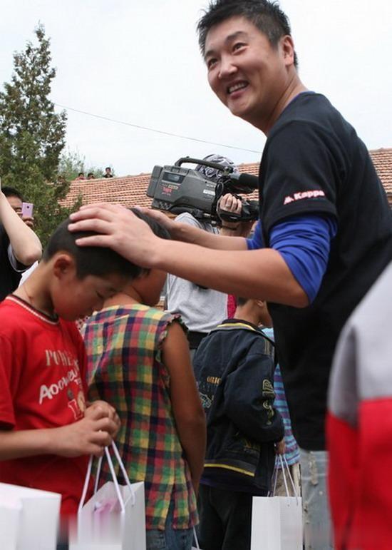 孙楠|孙楠的儿子近照,孙楠:闲的是情,静的是心!买红妹52岁依旧单身