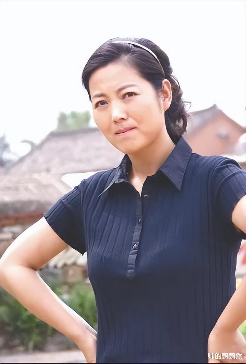 王茜华|著名演员王茜华:这辈子最正确决定,就是45岁高龄为小丈夫生儿子