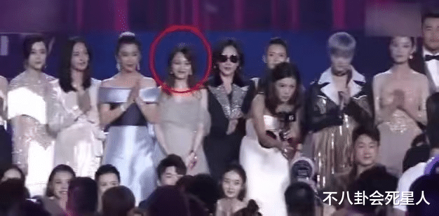 红果果|打扮奇葩、忸怩做作、c位大混战，细数明星在红毯上作的妖，笑死人了