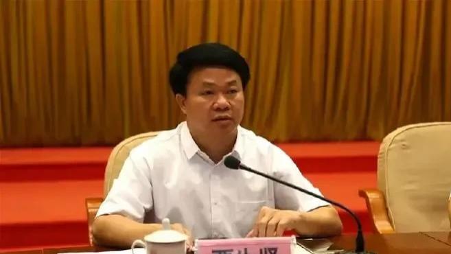 与多名女下属发生不正当性关系，通过“魇镇”等巫蛊之术诅咒办案人员，被判12年！