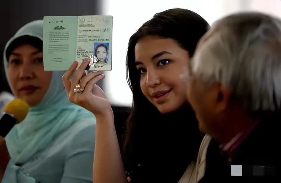 超模|马来西亚最惨王妃 名模出身却被母亲背叛 遭丈夫家暴 后逃出活成自我