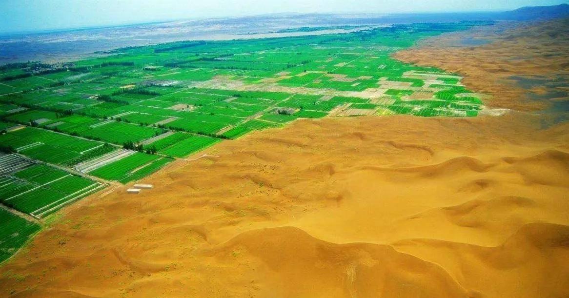 |中国第一个将消失的沙漠：面积比海南岛还大，如今入眼80%是绿色