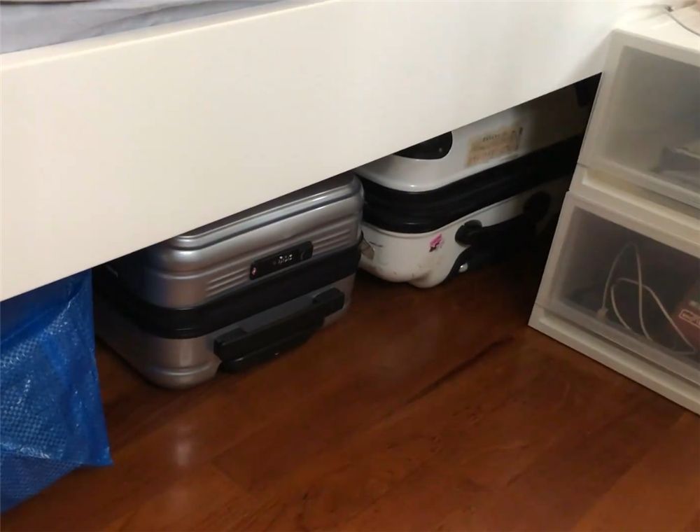 香港4位姑娘合租35㎡蜗居，卧室仅有5㎡，客厅也改成了卧室