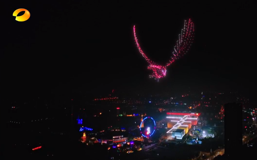 朱迅|金鹰奖开幕，两位主持人大变样，朱迅整容过度，汪涵苍老又邋遢