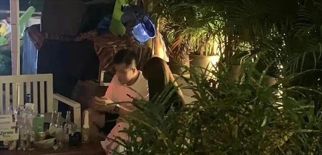 郭艾伦|好事连连！中国男篮国手接连公布恋情，女友身份却遭吐槽，很无奈