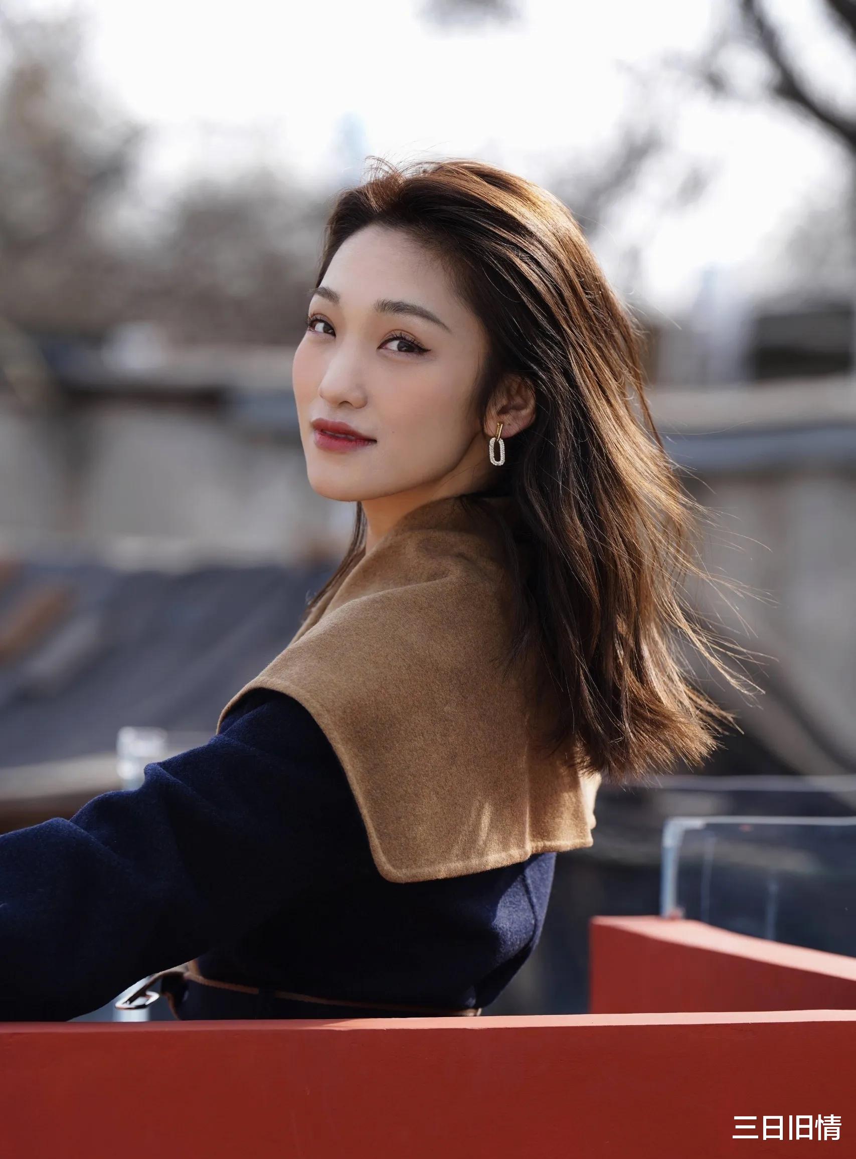 主持人|笑容甜美又知性优雅的美女主持人蓝羽