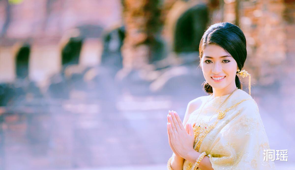 导游|泰国“租妻”火出圈,一个小时60元,男游客:很划算