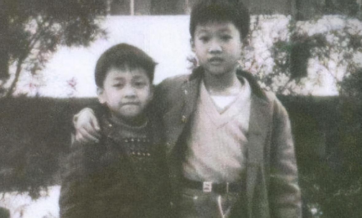 黄家驹|27年前，他拽着黄家驹舞台坠落，黄家驹英年早逝，他却风光至今