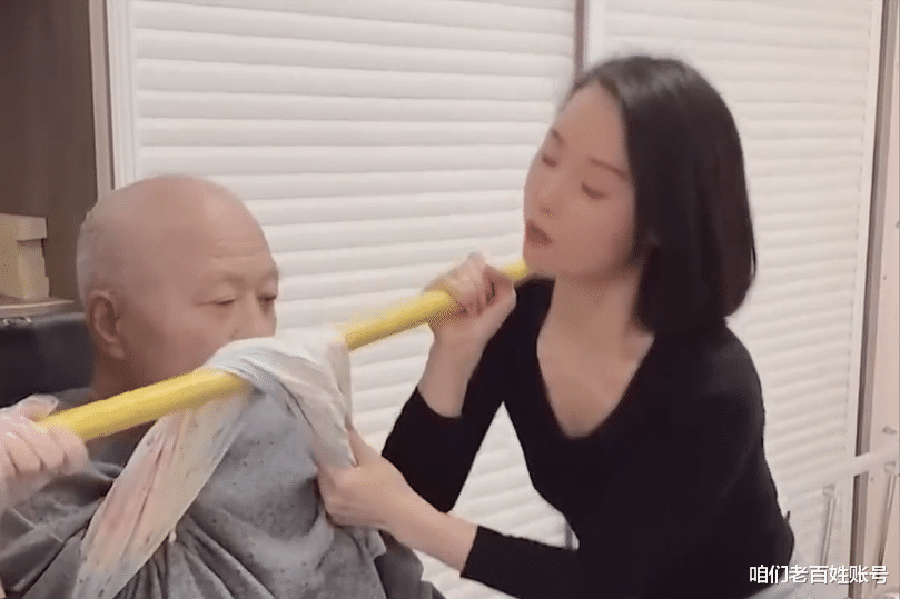 河南女子为照顾瘫痪父亲,年近40岁没有嫁人,孝心感动无数网友