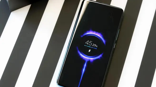 中兴|降至3369元，三星2k屏+67W快充+1P68，它 才是米粉推荐的手机