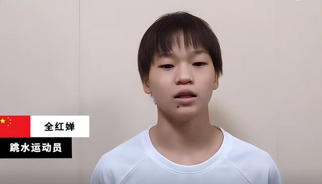 全红婵 陈若琳帮全红婵设计新发型！头发梳成大人模样，中分头可爱又搞笑