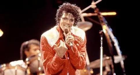 赵四|赵四带领两个儿子跳炸雷舞,深度解析赵四的“炸雷”是如何诞生的