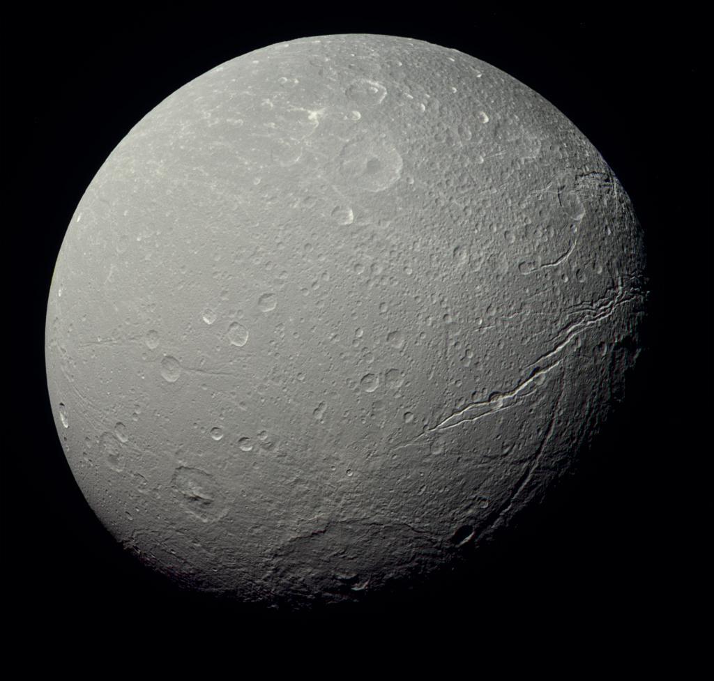 土星附近的神秘天体:外表酷似中国太极图,质量只有地球万分之三