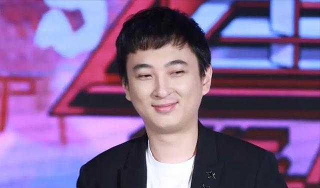 王思聪|王思聪再遇真爱？继王颖“幻想的爱情”后，甘愿为任慎婕拎包