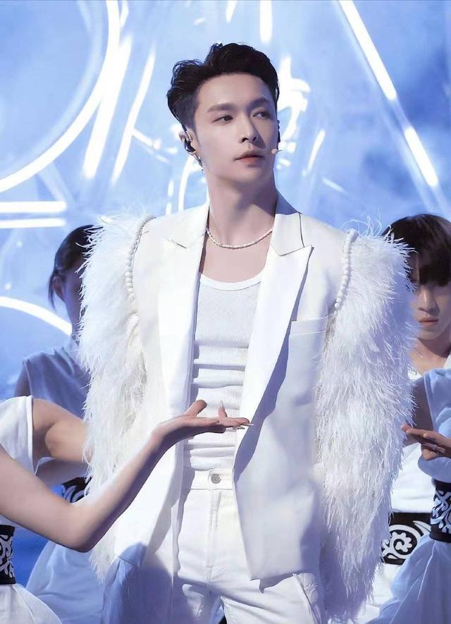 张艺兴|跟谷爱凌连线，被黑通稿后，张艺兴发新歌：与24kGoldn合作新歌