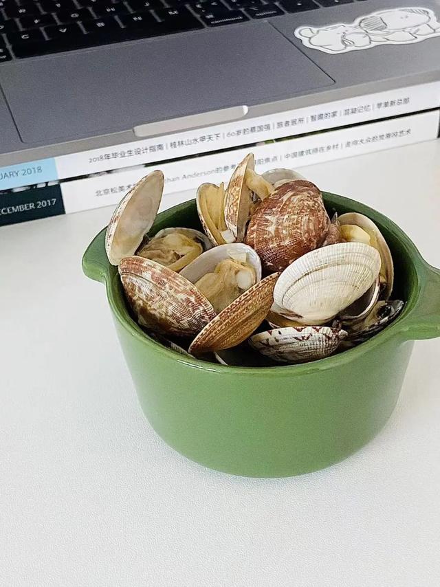 韭菜 编辑部｜本周编辑推荐，多少是有点口红试色细胞在身上的