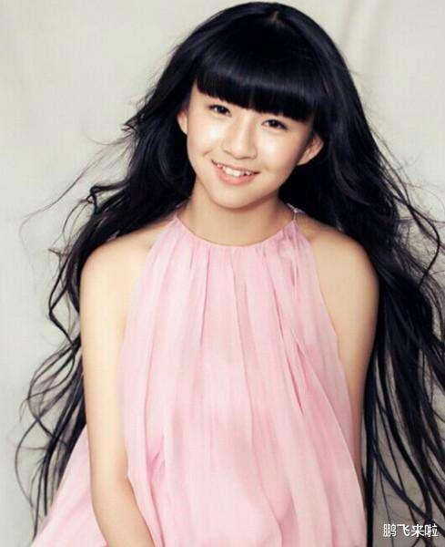 小彩旗|被姨妈杨丽萍放弃，与大叔绯闻不断又发福，小彩旗怎么活成这样了