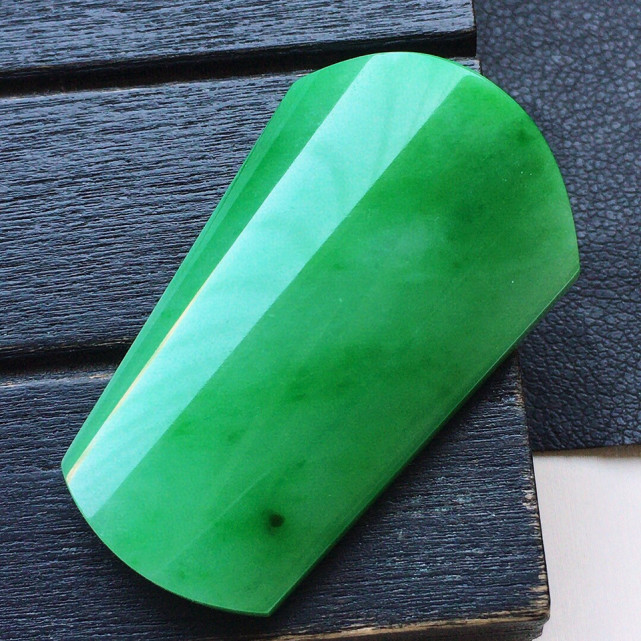 翡翠|选对不选贵！性价比超高的翡翠类型—细糯种