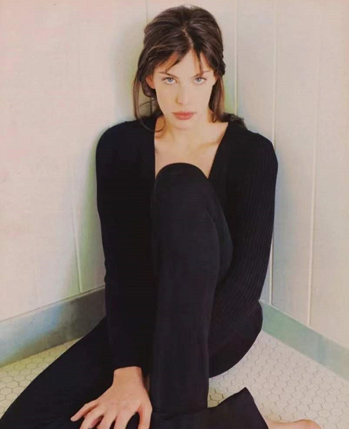 史蒂芬|风流母亲出轨生下私生女 11岁与生父相认 长大后成绝美“精灵公主”