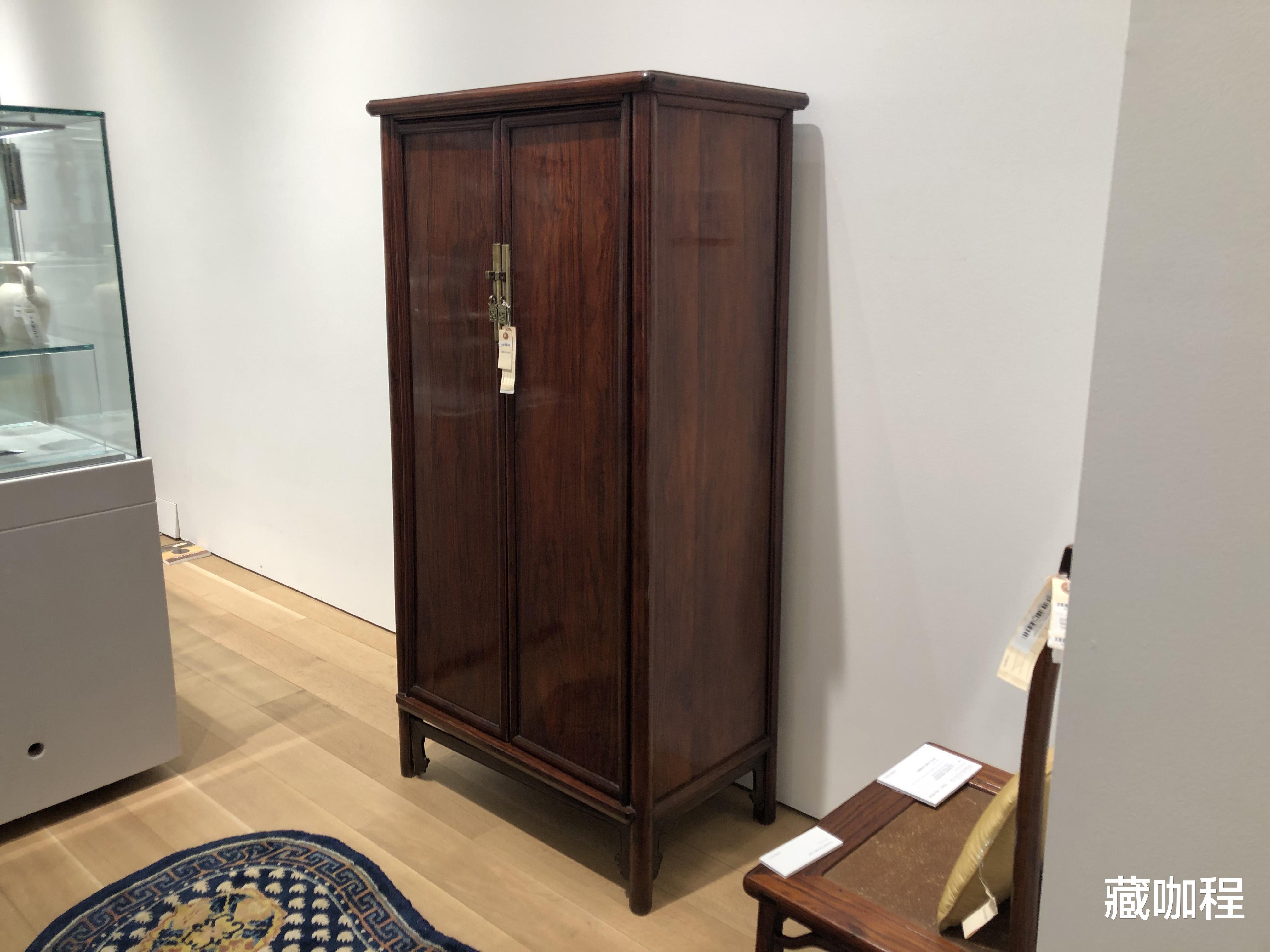 文物|内在古朴、外表华丽,黄花梨中型圆角柜材美工妍