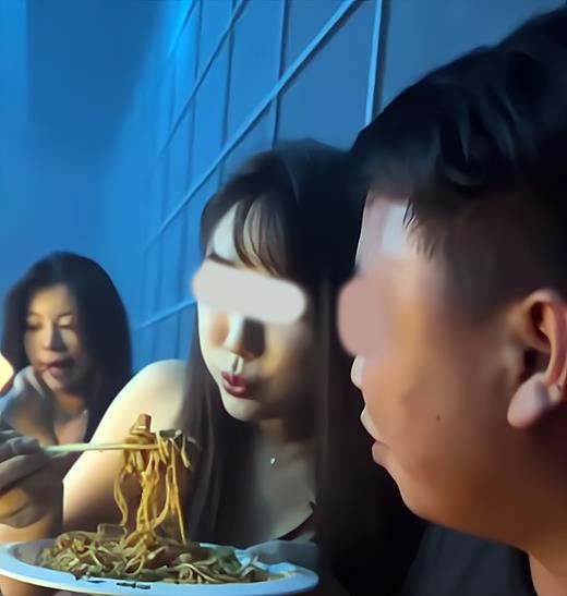 纪实:男子花几千追女生,连手都没牵,兄弟带他去KTV, 瞬间如梦初醒