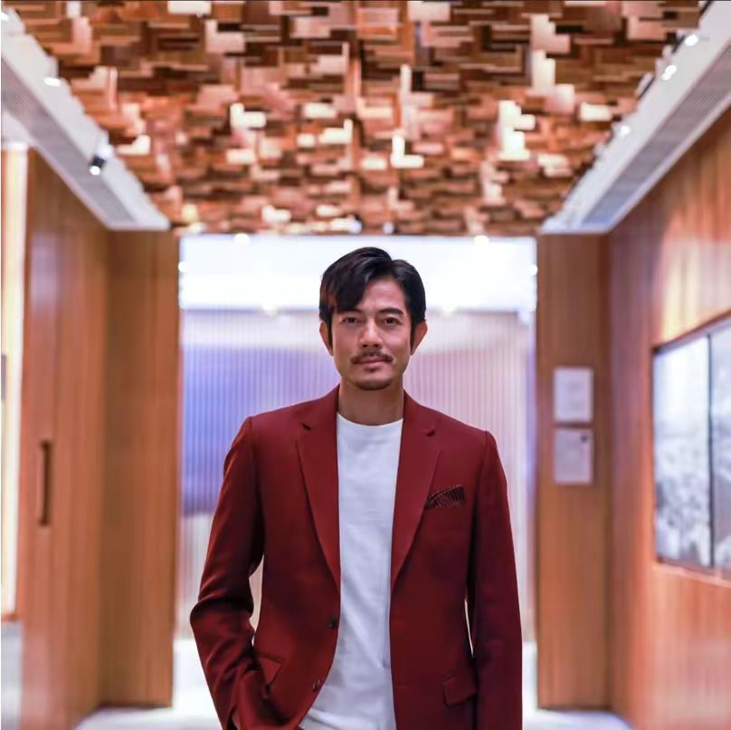 发型 中年男人想要甩掉“油腻感”，只要做对这4件事，显年轻又有格调