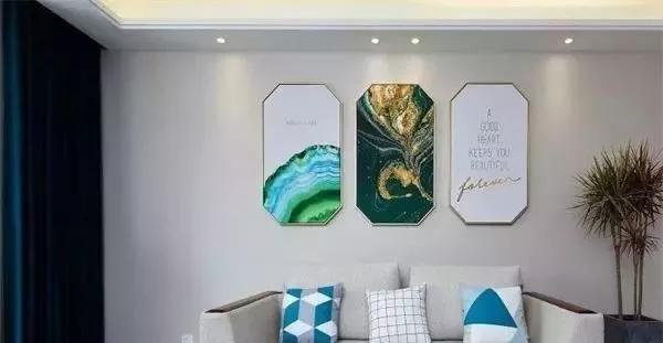 参观小姑的新房,以为是大理石做的电视墙,原来成本不到300R!