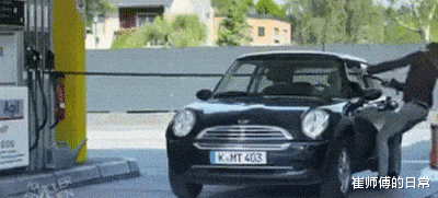 “25岁小伙被40岁阿姨老牛吃嫩草，关键是还很美”这一波不算亏啊