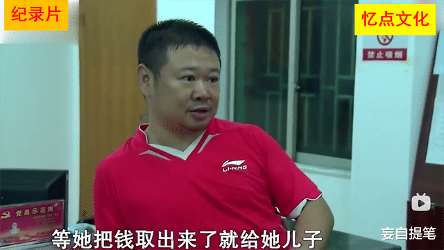 继母教唆丈夫虐待儿子,晚年沦落捡垃圾吃泔水,邻居:活该