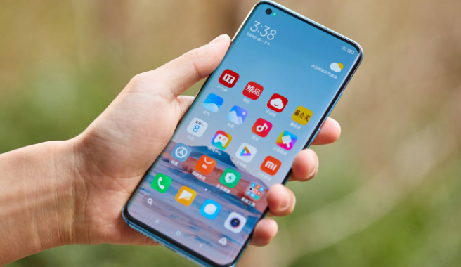 红米手机|手持小米8，以前换手机频率大概一年一换，所以从来没感受过卡