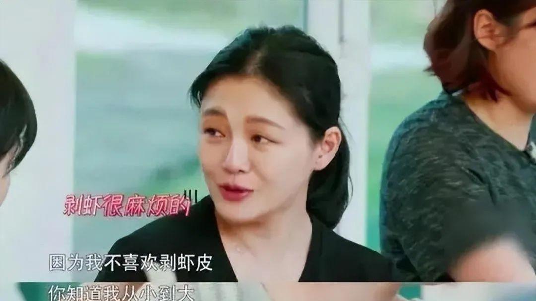 大S|“上一任剥虾，下一任尿布”，大 S一副小公主的模样，网友们都不淡定了