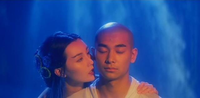 杨紫|太过分!杨紫眼都哭肿了,任嘉伦却在旁嘚瑟,殊不知都被法海毁了