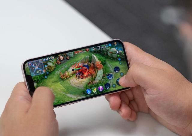 Pixel|小屏iPhone不再吃香？A15芯片+140g机身，128G版本跌至新低价