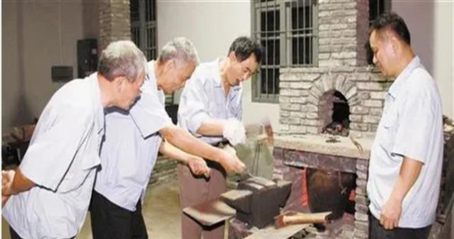 刀剪第一股张小泉,陷入“拍蒜刀断”风波,百年老字号轻易翻车?