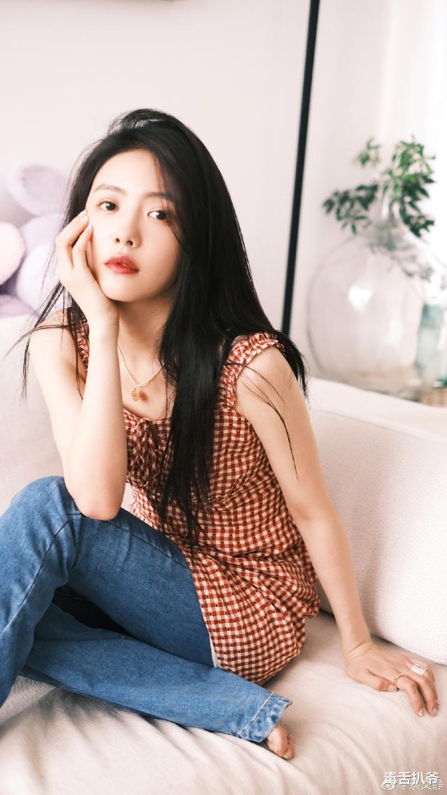 蔡文静|32岁蔡文静被曝新恋情！与男子牵手搂腰不避嫌，还同回住所疑同居