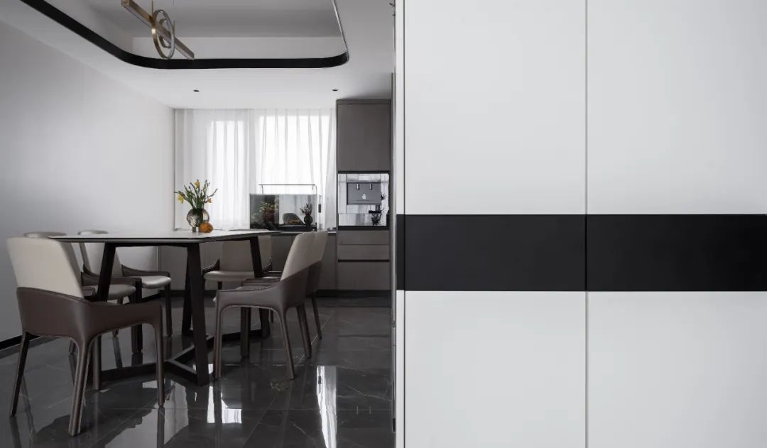 280㎡至简轻奢,玲珑别致的悬挑顶层复式