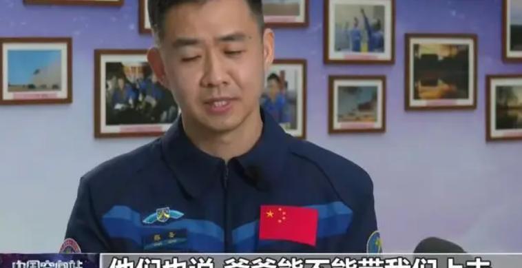 神十四重返地球!继“摘星妈妈”后,检查作业的爸爸也平安归来