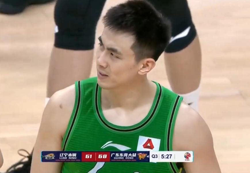 辽宁男篮|胡明轩单节2次垫脚辽宁男篮，裁判无法忍了，升级违体将他驱逐