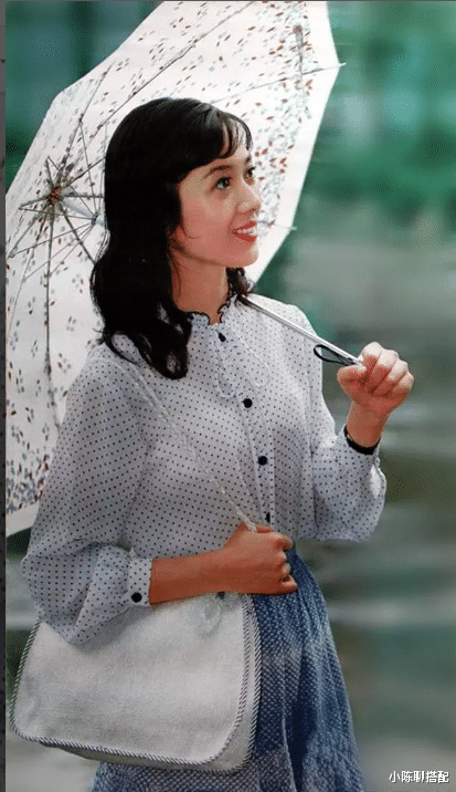 龚雪|龚雪真是美了一辈子，年轻时俏丽有气质，年老后依然优雅又大方