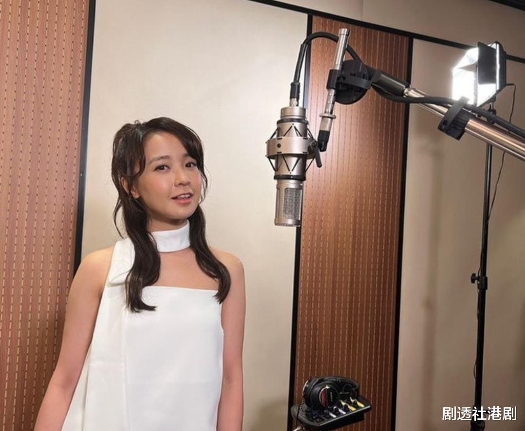 黄山怡|解相思之苦！香港女歌手专程飞日本会圈外男友，更首晒与对方合照