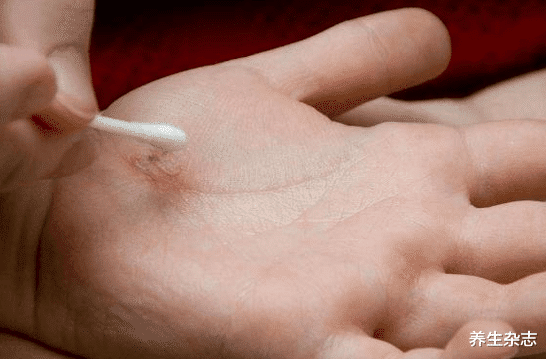 血糖|吃苦瓜可以降低血糖？内科专家：不想血糖飙升，3类食物尽量少碰